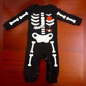 Carter’s 🦴 Halloween Longsleeve 🦴 Onesie